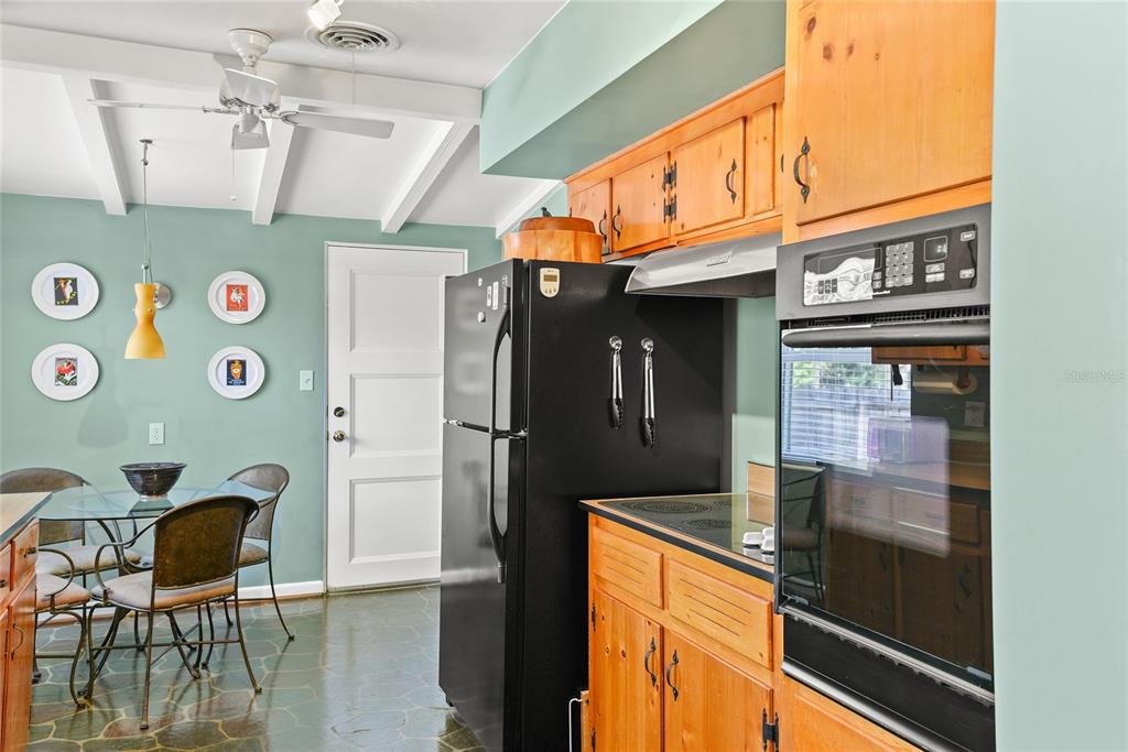 Property listing photo for 425 BALMORAL ROAD