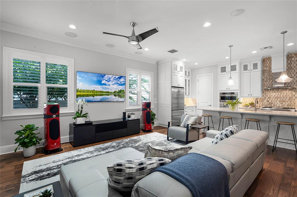 Property listing photo for 250 W LYMAN AVENUE