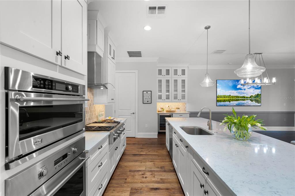 Property listing photo for 250 W LYMAN AVENUE