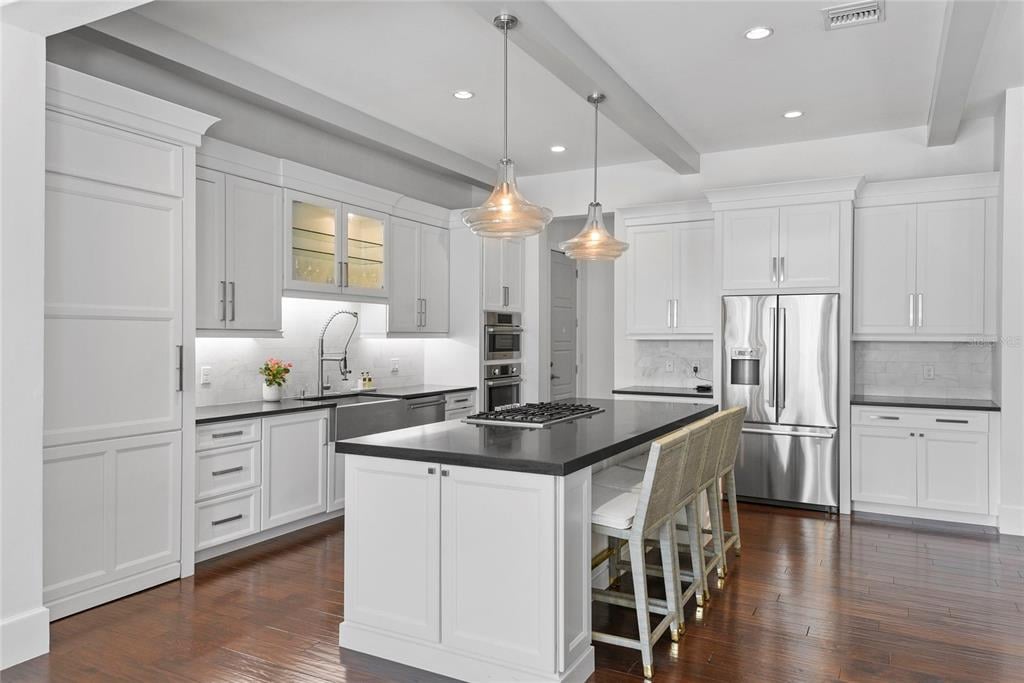 Property listing photo for 1730 GREENWICH AVENUE