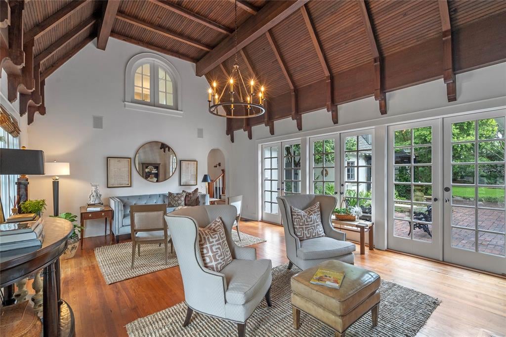 Property listing photo for 341 E WEBSTER AVENUE