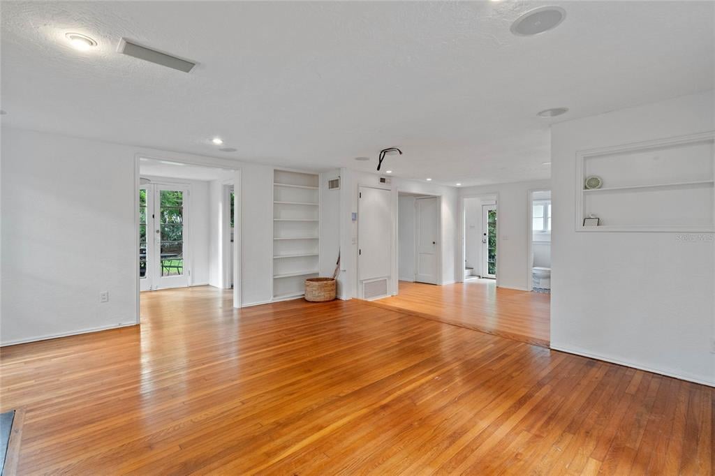 Property listing photo for 341 E WEBSTER AVENUE
