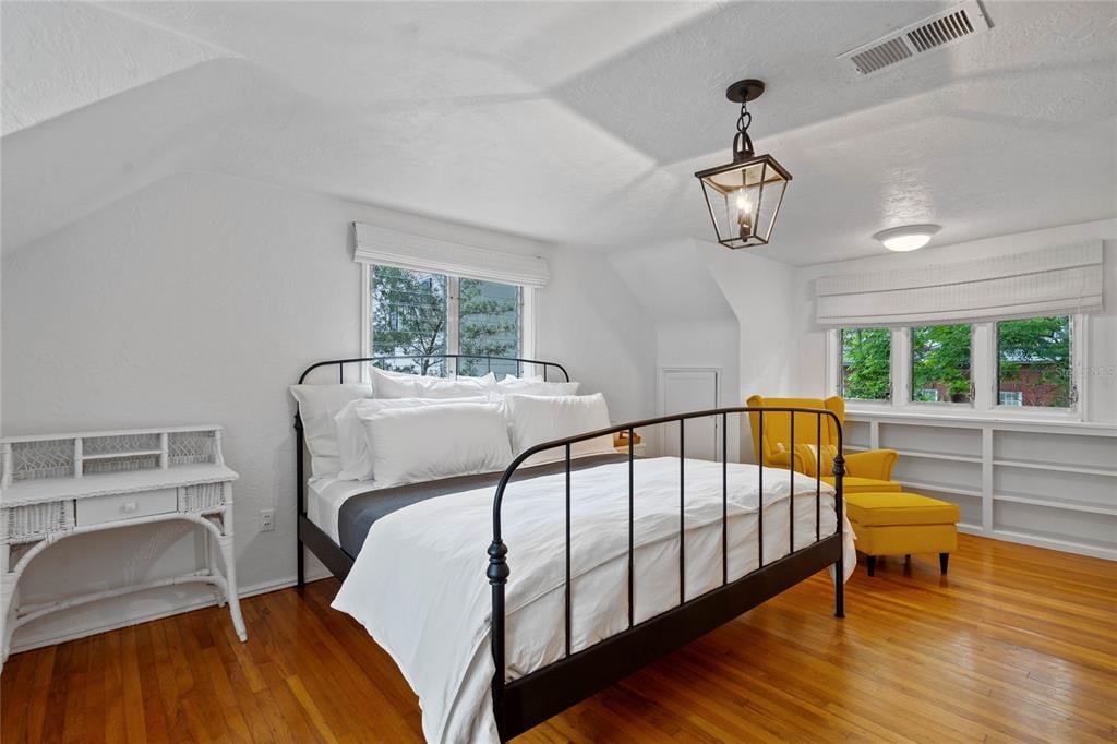Property listing photo for 341 E WEBSTER AVENUE