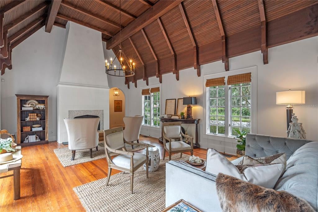 Property listing photo for 341 E WEBSTER AVENUE