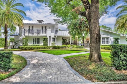 more about 940 LINCOLN CIRCLE