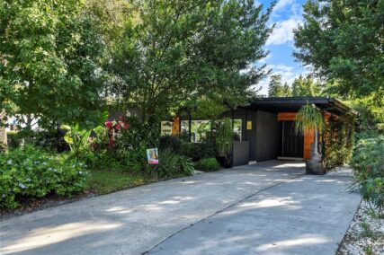 more about 131 W LAUREN COURT