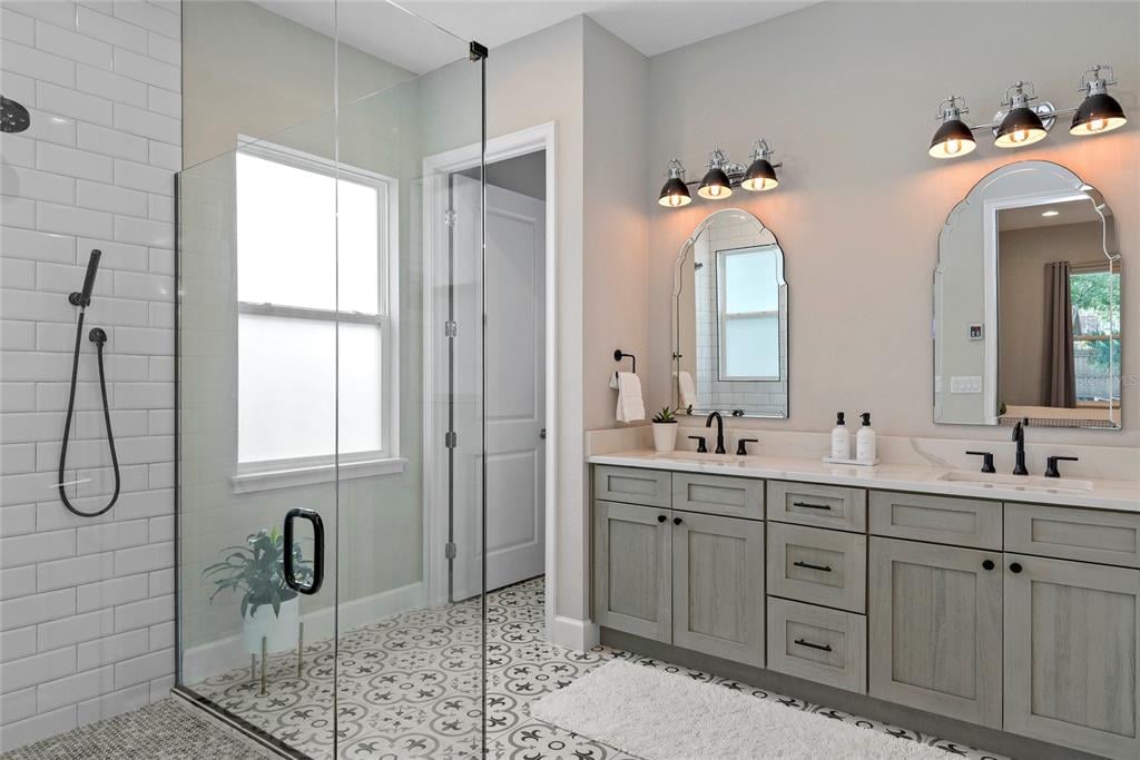 Property listing photo for 1438 W HARVARD STREET