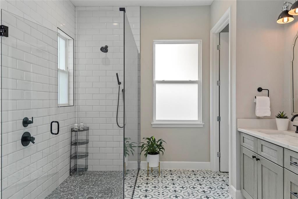 Property listing photo for 1438 W HARVARD STREET