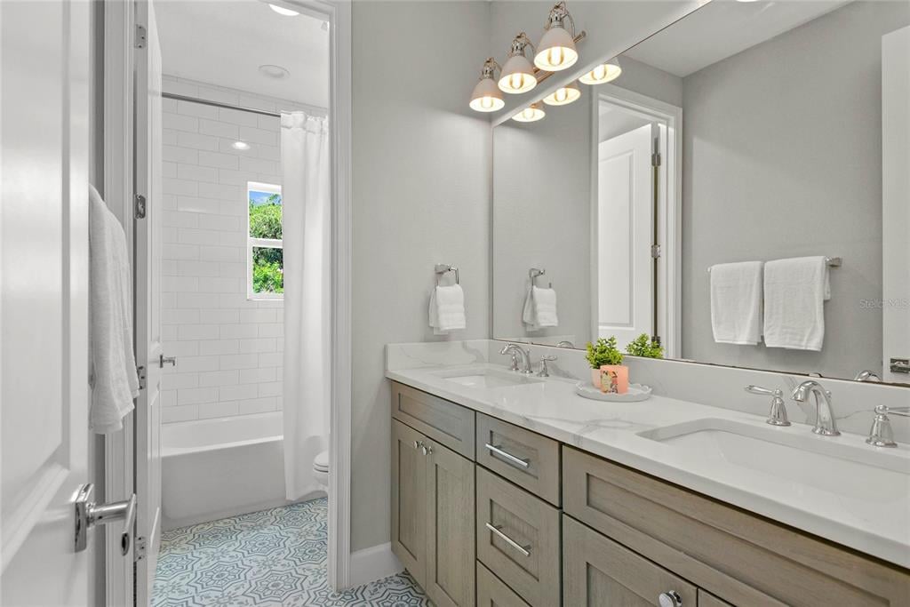 Property listing photo for 1438 W HARVARD STREET