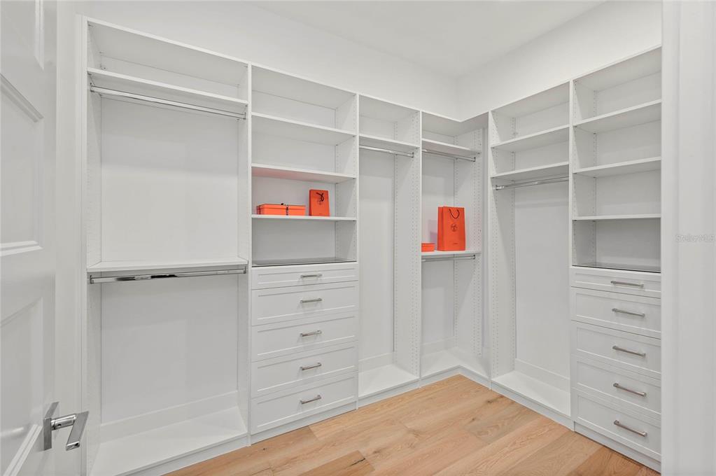 Property listing photo for 2430 CHANTILLY AVENUE