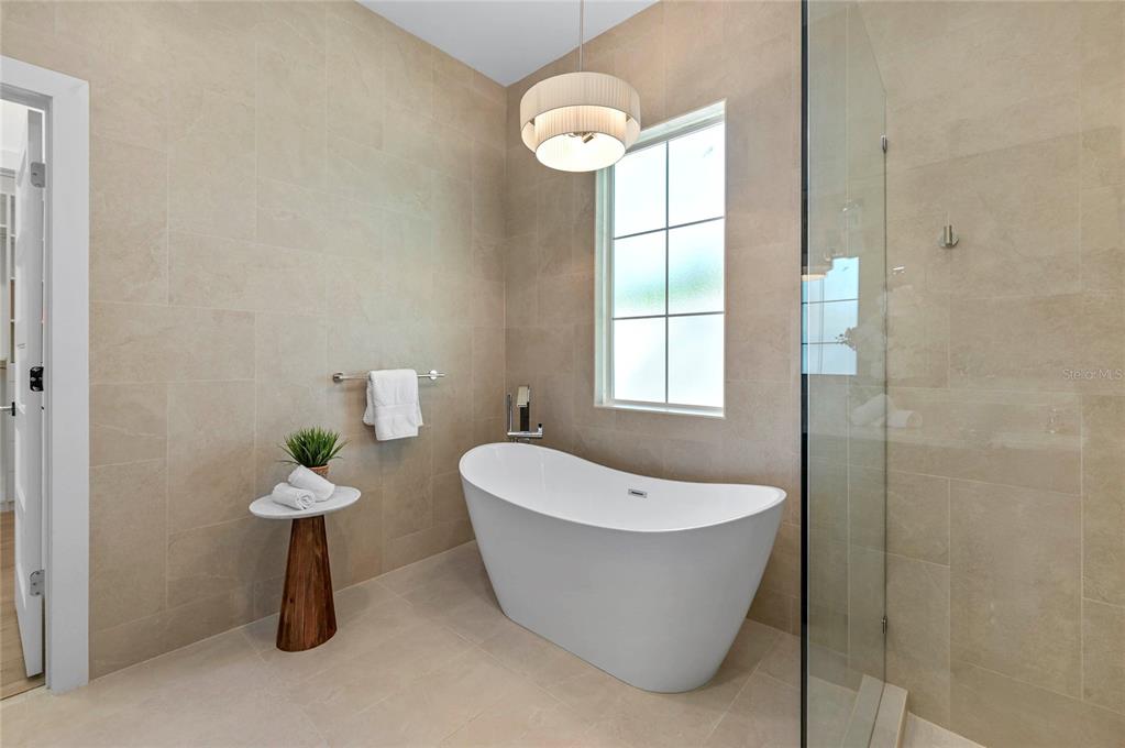 Property listing photo for 2430 CHANTILLY AVENUE