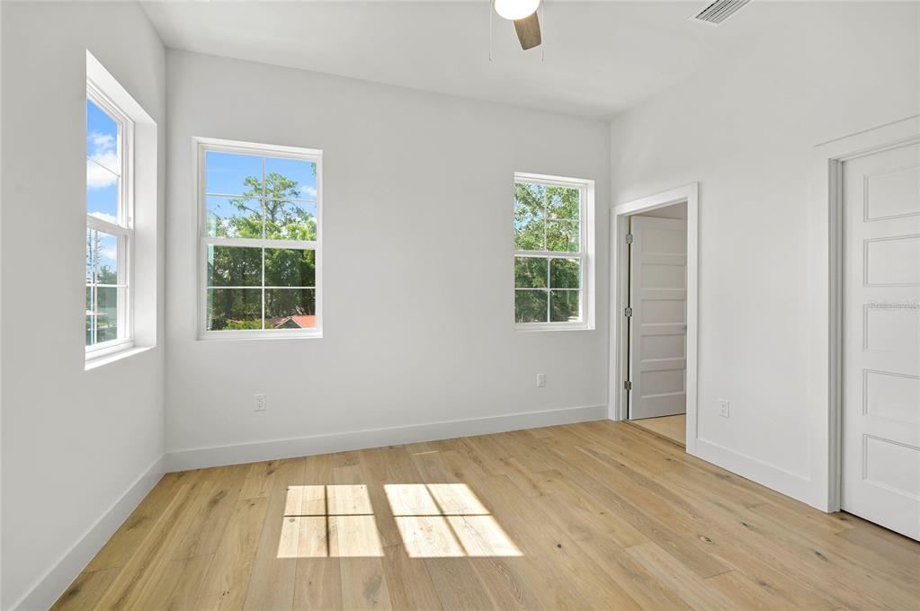 Property listing photo for 2430 CHANTILLY AVENUE