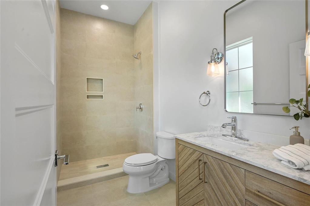 Property listing photo for 2430 CHANTILLY AVENUE
