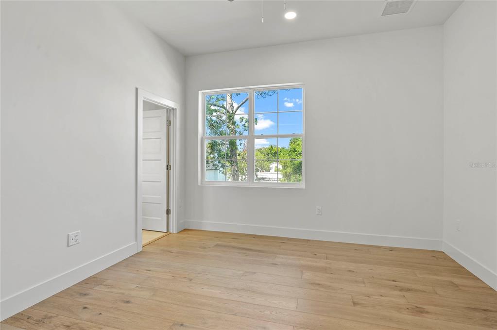 Property listing photo for 2430 CHANTILLY AVENUE
