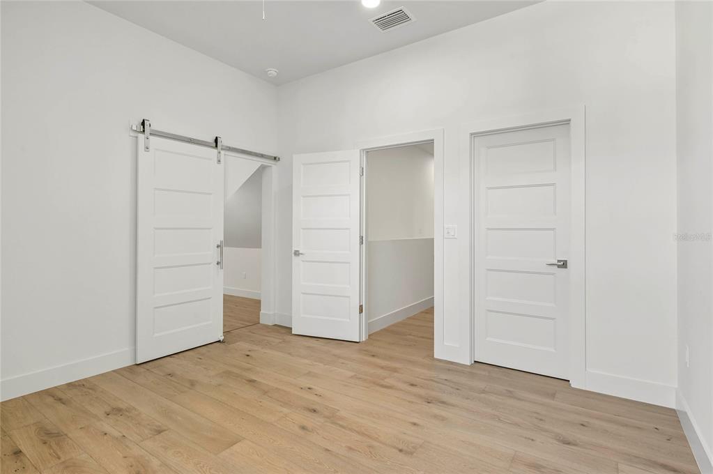 Property listing photo for 2430 CHANTILLY AVENUE
