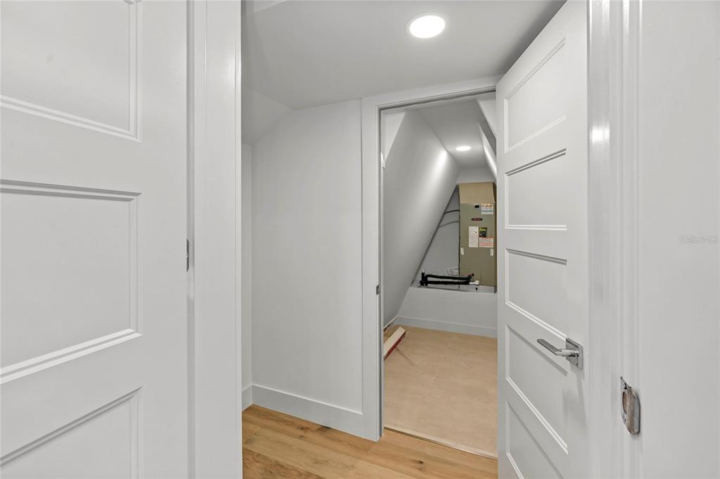 Property listing photo for 2430 CHANTILLY AVENUE