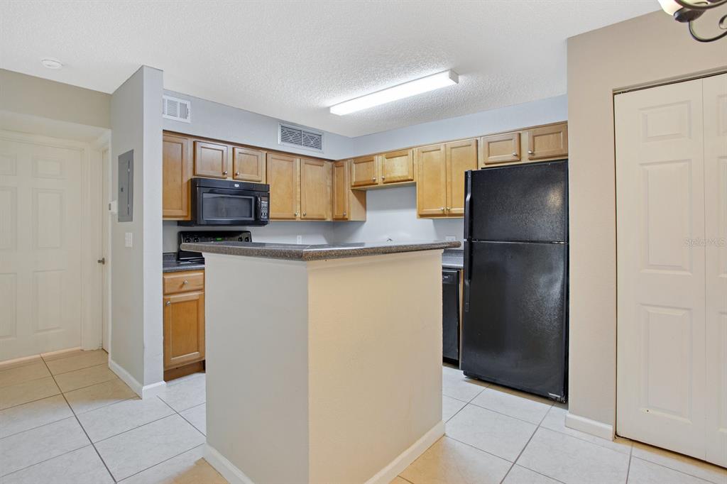 Property listing photo for 415 LAKEPOINTE DRIVE #102
