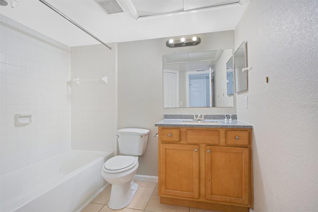 Property listing photo for 415 LAKEPOINTE DRIVE #102