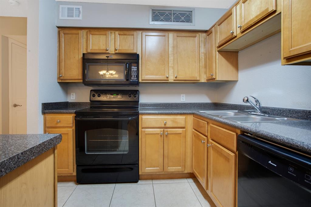 Property listing photo for 415 LAKEPOINTE DRIVE #102