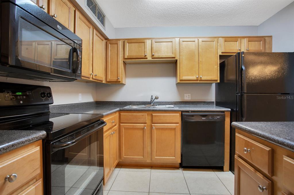 Property listing photo for 415 LAKEPOINTE DRIVE #102