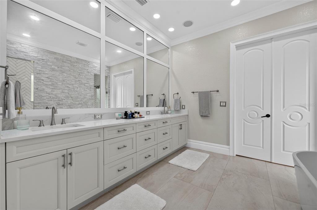 Property listing photo for 12722 S LAKE SAWYER LANE