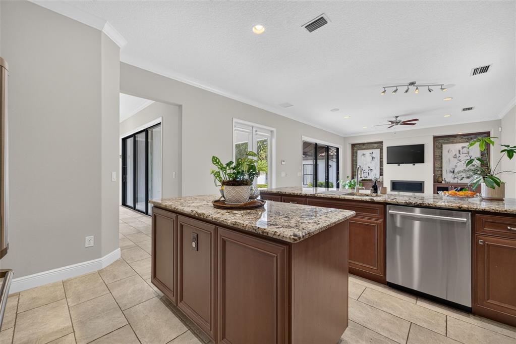 Property listing photo for 630 LIVE OAK STREET